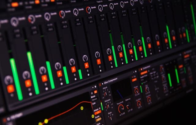 FL Studio vs Logic Pro vs Ableton Live - Complete DAW Comparison 2025