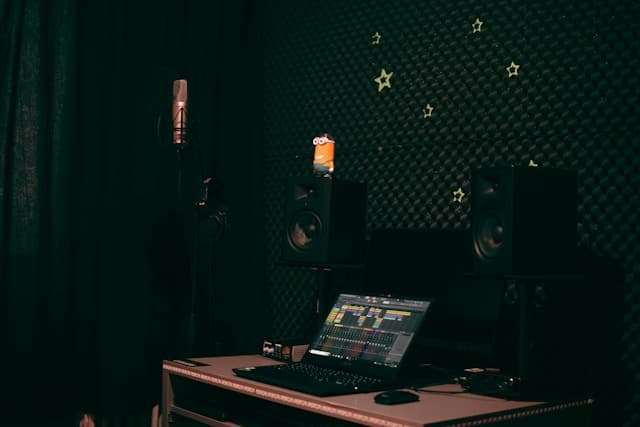How to Sample Music Legally - A Producer's Guide to Avoiding Copyright Issues