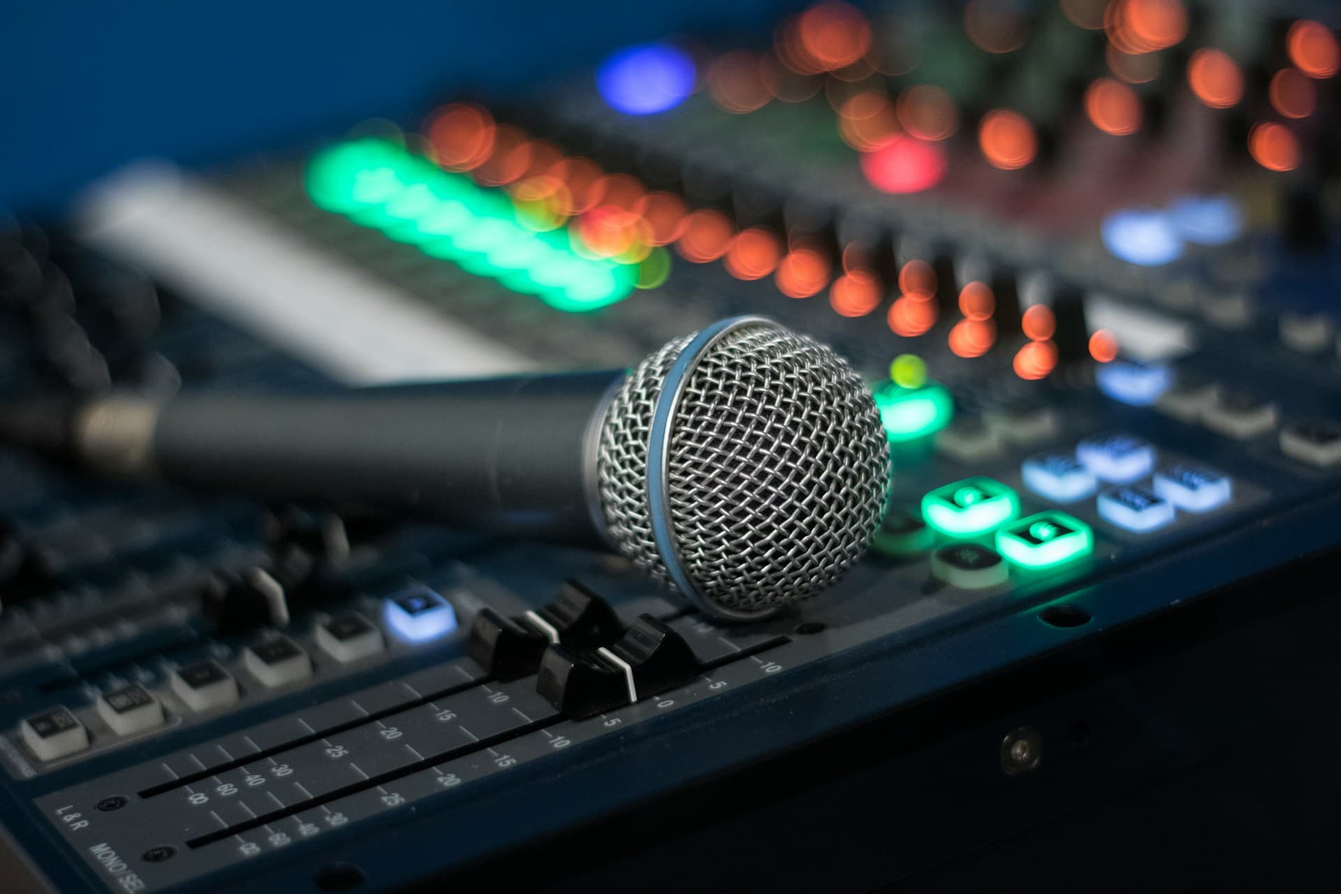 Best Budget to Mid-Level Microphones for Home Studios in 2026